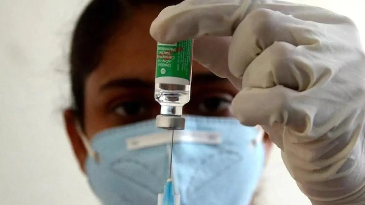 बिहार में कोरोना के बढ़ते मामलों के बीच बढ़ी वैक्सीन लेने वाली की संख्या, कोविशील्ड का बूस्टर डोज खत्म