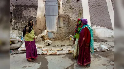 Joshimath Crisis: आपदा के कगार पर ‘बद्रीनाथ का द्वार’ जोशीमठ, घर-दुकान और सड़कों पर दरारें