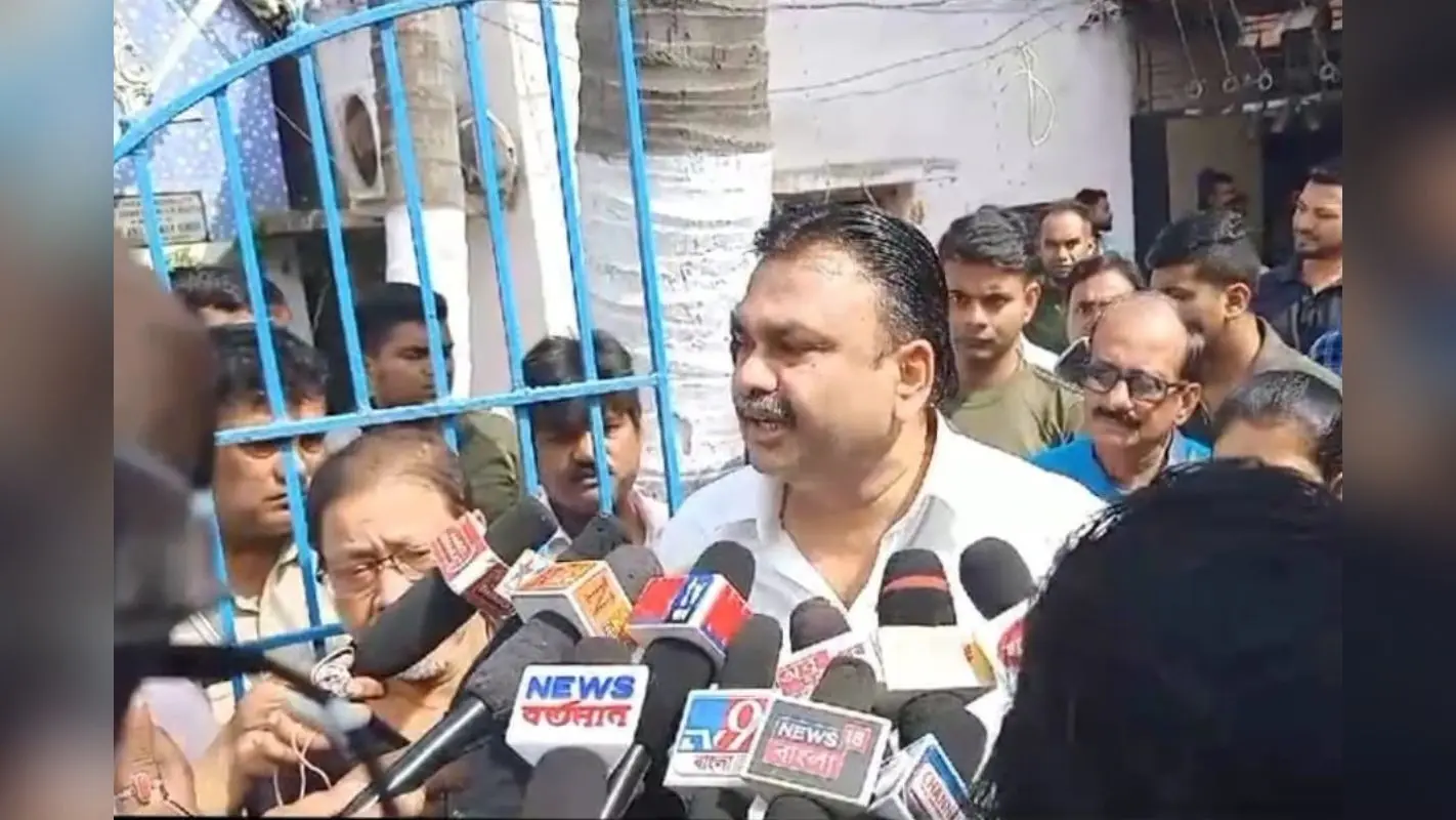 Bengal Crime News : जगदल में फायरिंग, तृणमूल पार्षद का बेटा गिरफ्तार, थाना पहुंचे तृणमूल विधायक