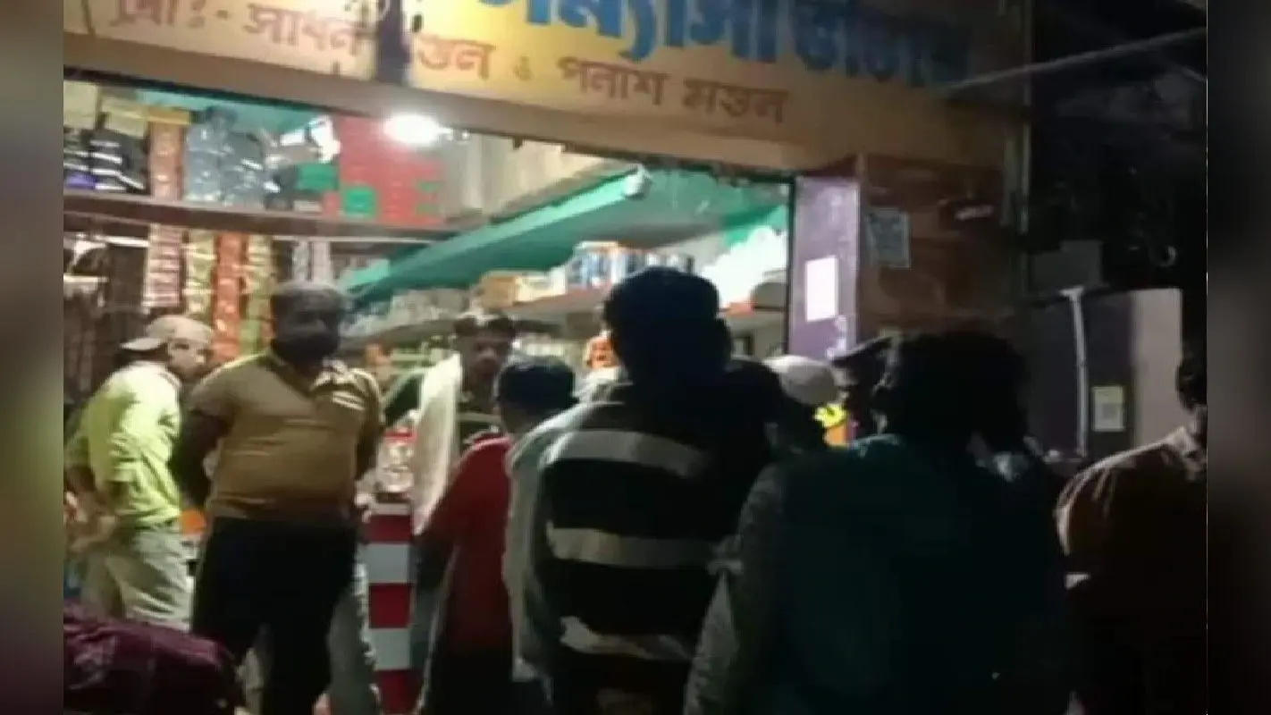 West Bengal : हथियार की नोंक पर दुकान में लाखों की लूट, दो अपराधी गिरफ्तार