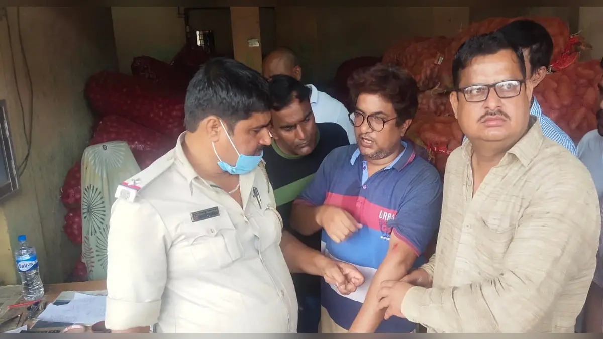 झारखंड में दिनदहाड़े आलू कारोबारी से लूट, अपराधियों ने महज 5 मिनट में वारदात को ऐसे दिया अंजाम