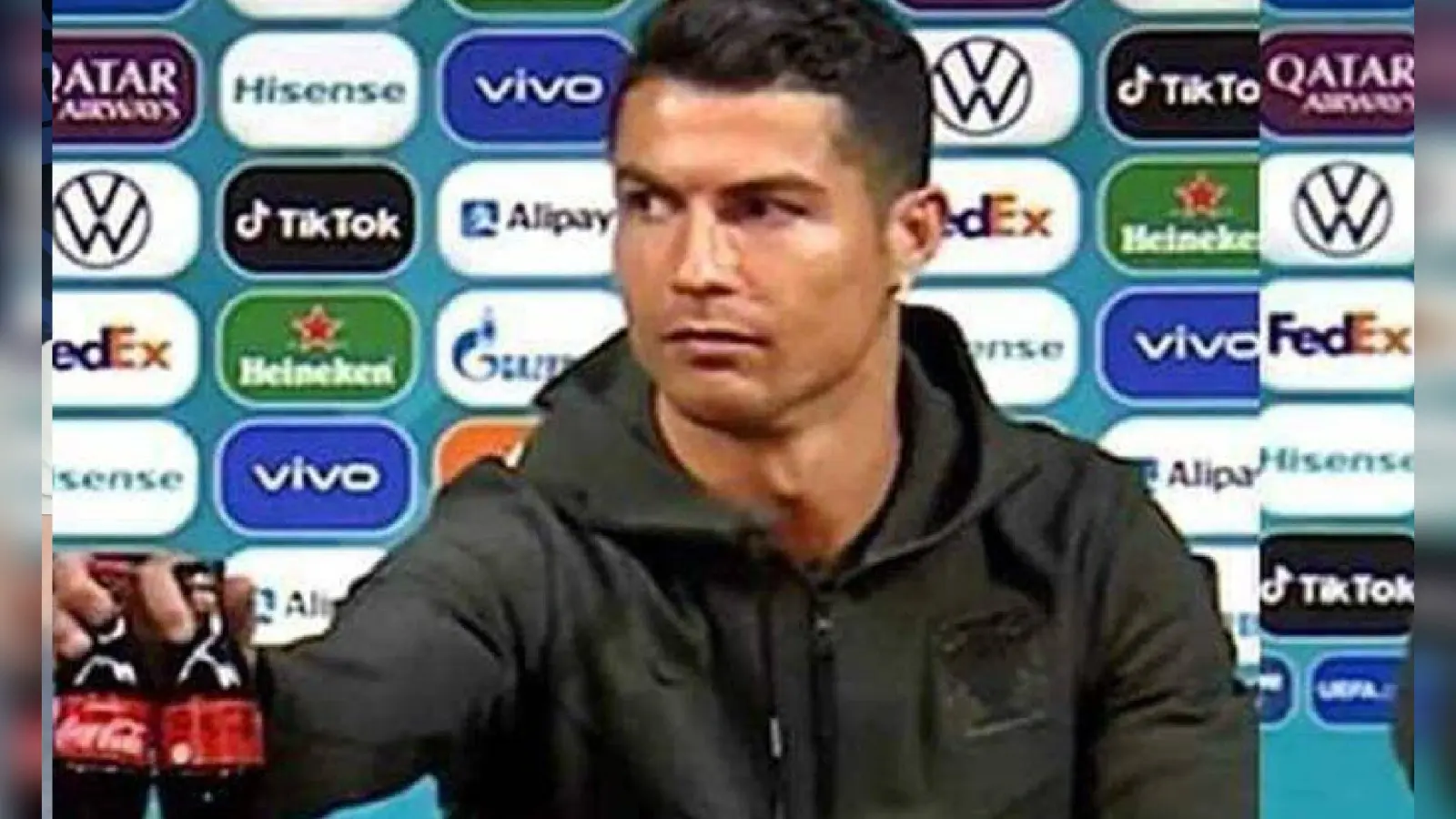 Ronaldo Lifestyle : रोनाल्डो के पास दुनिया की सबसे महंगी कारें, 469 करोड़ का आलीशान घर, जीते हैं लग्जरी लाइफ