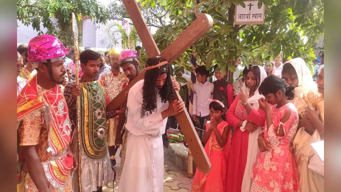 झारखंड : खूंटी में मनाया गया गुड फ्राइडे, क्रूस रास्ते से प्रभु यीशु के दुःख भोग को किया याद
