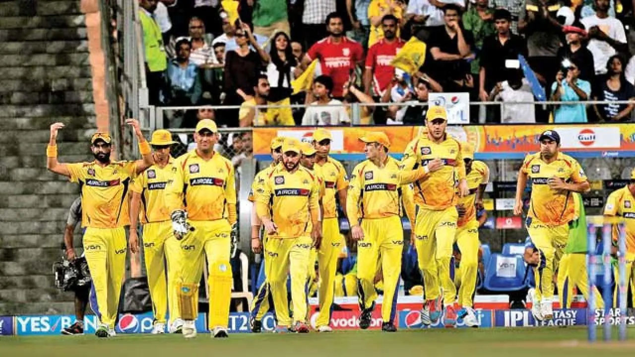 IPL 2020: धौनी के साथ टीम सीएसके ने किया अभ्यास, कोरोना पॉजिटिव चाहर और गायकवाड़ रहे दूर
