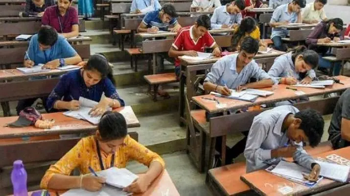 UP Board Paper Leak: पेपर लीक मामले में बलिया DIOS समेत 17 गिरफ्तार, दोषियों पर लगेगा NSA