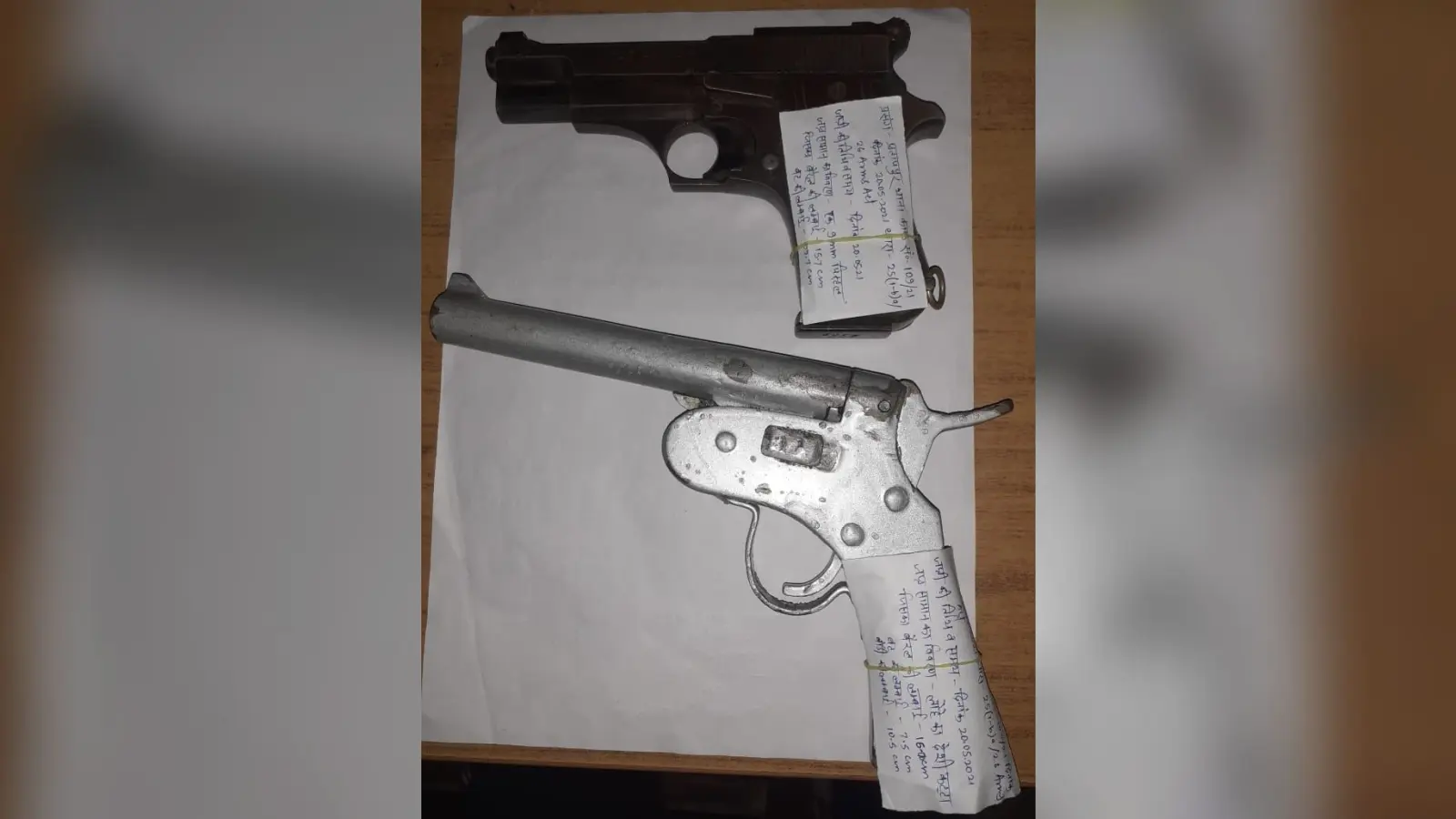 Jharkhand Crime News : तिलक समारोह में पिस्टल चमकाना पड़ा महंगा, चतरा पुलिस ने हथियार के साथ युवक को किया गिरफ्तार