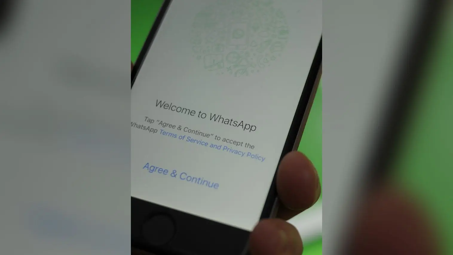 WhatsApp यूजर्स बुरे फंसे, कंपनी की नई शर्तें मानीं तो डाटा लीक, नहीं मानी तो व्हाट्सएप लॉक