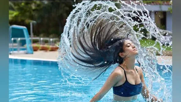 छोटे पर्दे की संस्कारी बहू ‘नायरा’ रियल लाइफ में हैं बेहद हॉट, यकीन ना हो तो देखिए शिवांगी जोशी की ये तस्वीर