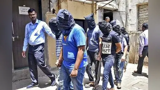 छह साइबर आरोपित गिरफ्तार, 11 मोबाइल जब्त, यूपीआइ से होता था ठगी
