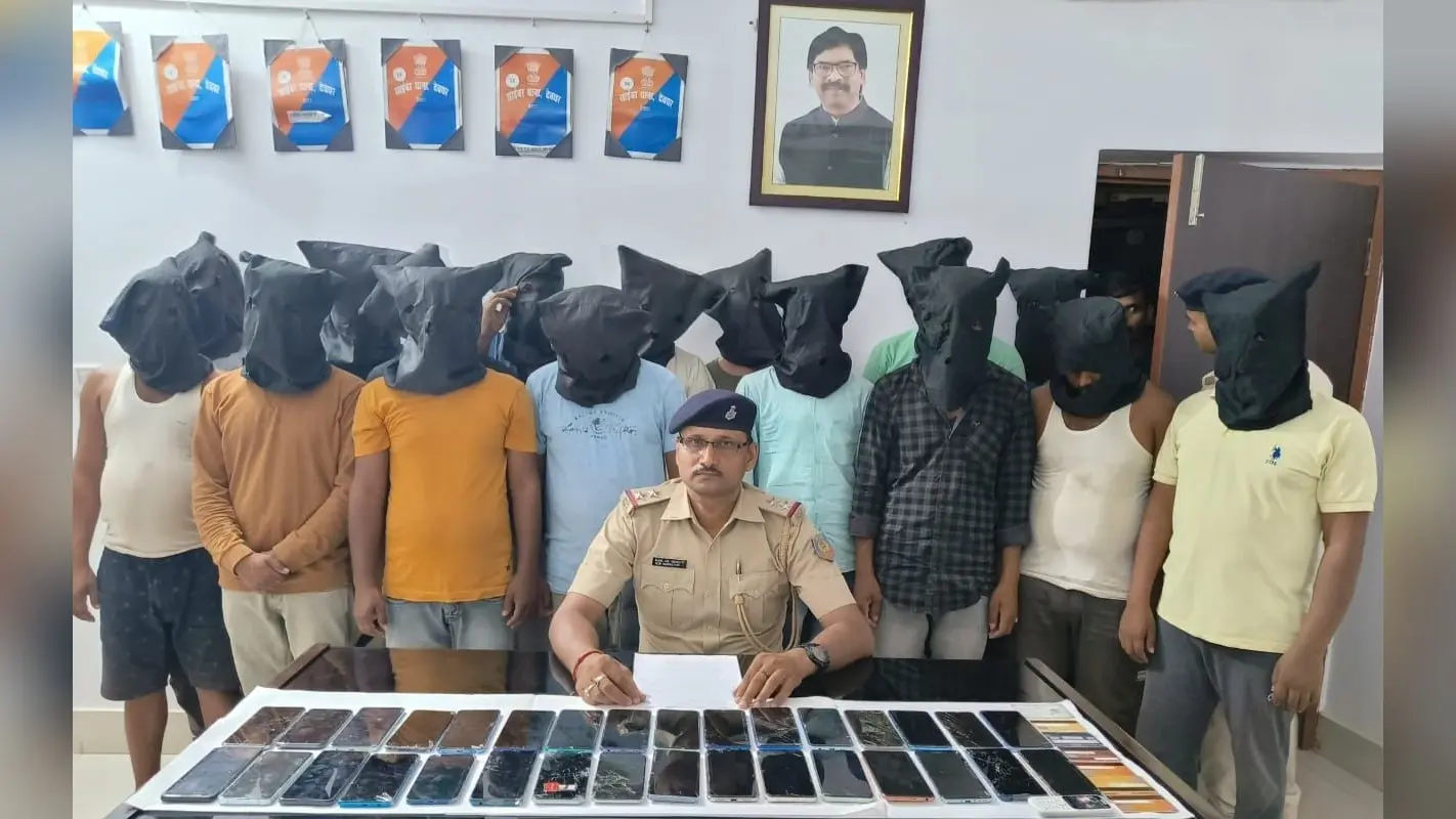 Jharkhand Cyber Crime News : झारखंड में 14 साइबर क्रिमिनल्स अरेस्ट, अपराधियों का करोड़ों का आलीशान मकान !