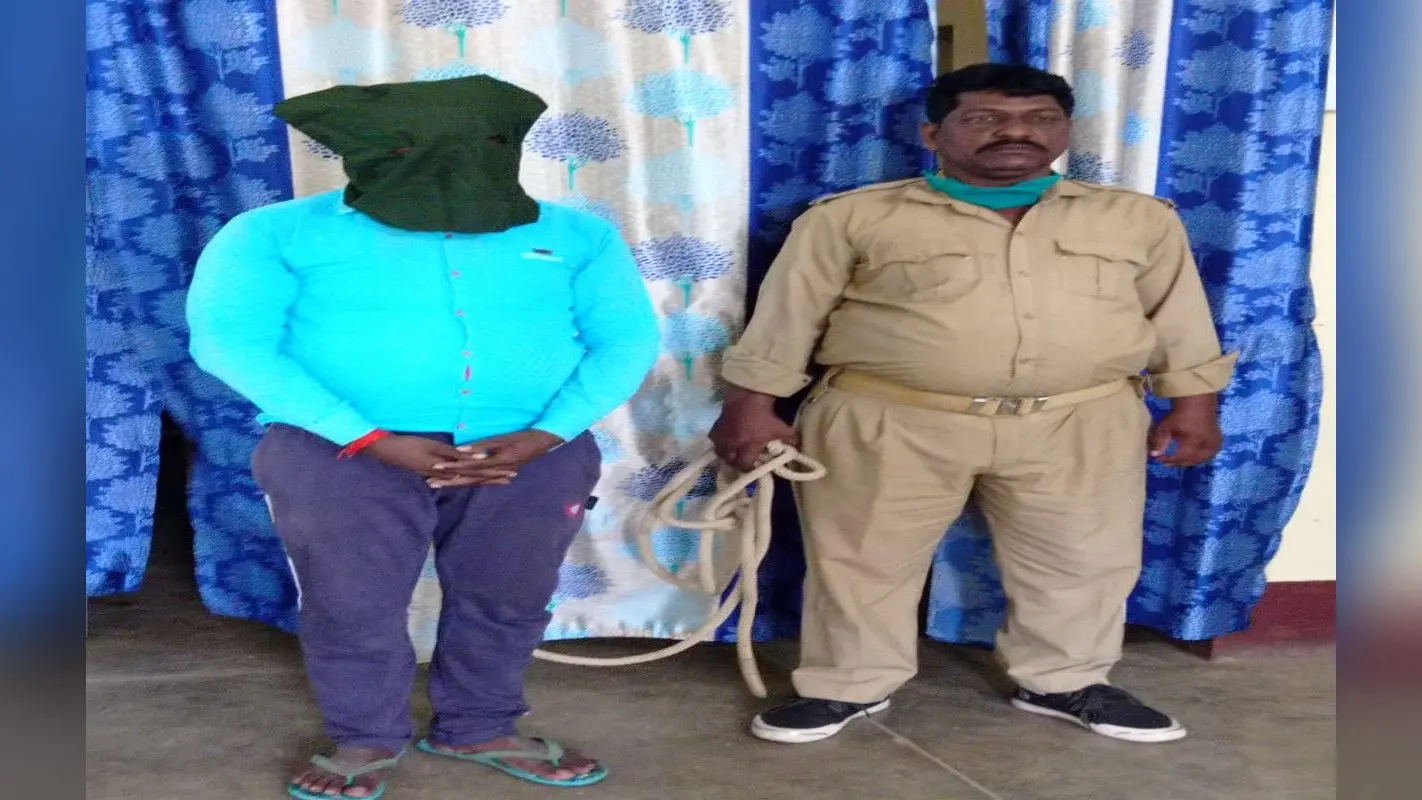 डुमरिया गांव का साइबर क्रिमिनल मनोज मंडल गिरफ्तार, फर्जी सिम सहित 2 मोबाइल फोन बरामद