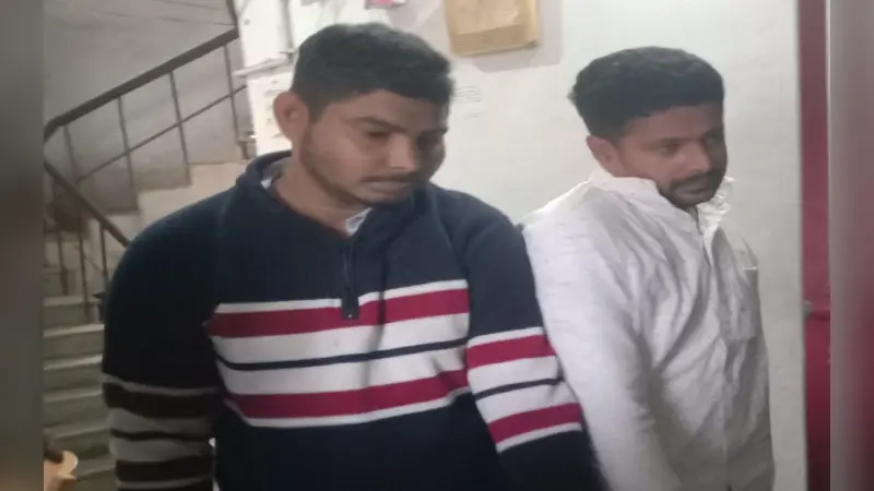 कोडरमा पुलिस ने दो साइबर आरोपी को किया गिरफ्तार, महिला को झांसा देकर ATM से उड़ाये थे पैसे