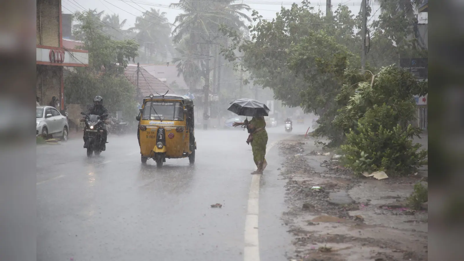 Cyclone Tauktae : तबाही मचाएगा ‘तौकते’ ?मूसलाधार बारिश से सैकड़ों मकान क्षतिग्रस्त, समुद्री पुल में दरार
