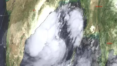 Cyclone Yaas In Jharkhand : धनबाद में सुबह में कहीं तेज तो कहीं हुई मध्यम दर्जे की बारिश, ओरेंज अलर्ट जारी