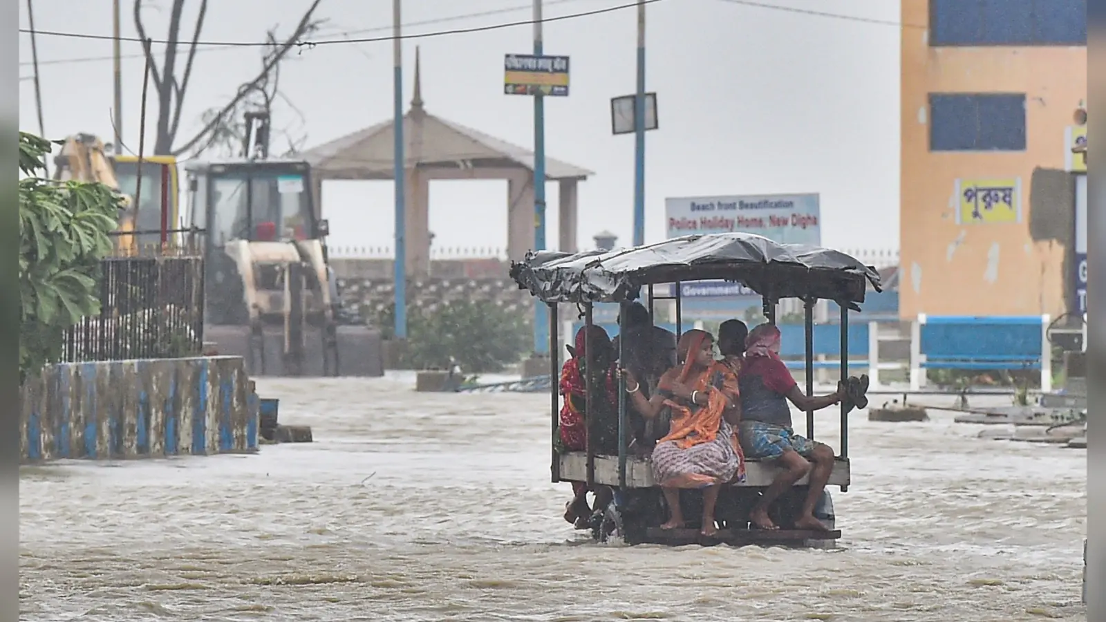 Weather Forecast Updates/Cyclone Yaas 2021 : चक्रवाती तूफान ‘यास’ का असर, पूर्वी यूपी, बिहार, पश्चिम बंगाल और सिक्किम में बारिश को लेकर रेड अलर्ट
