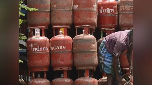 LPG Gas Cylinder News: अलर्ट ! 1 नवंबर से बिहार में बदल जाएगा घरेलू गैस को लेकर ये नियम, कीमत को लेकर जानिए लेटेस्ट अपटेड