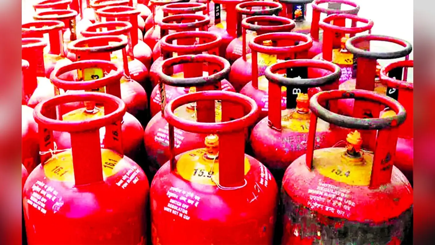 Jharkhand News: ग्राहकों को एक साल में अब मिलेंगे 15 गैस सिलेंडर, अधिक लेने पर बताना होगा कारण