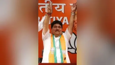 BJP सांसद अर्जुन सिंह के सभा मंच पर हमला, तोड़ डाले मंच और कुर्सियां, आयोग ने मांगी जांच रिपोर्ट