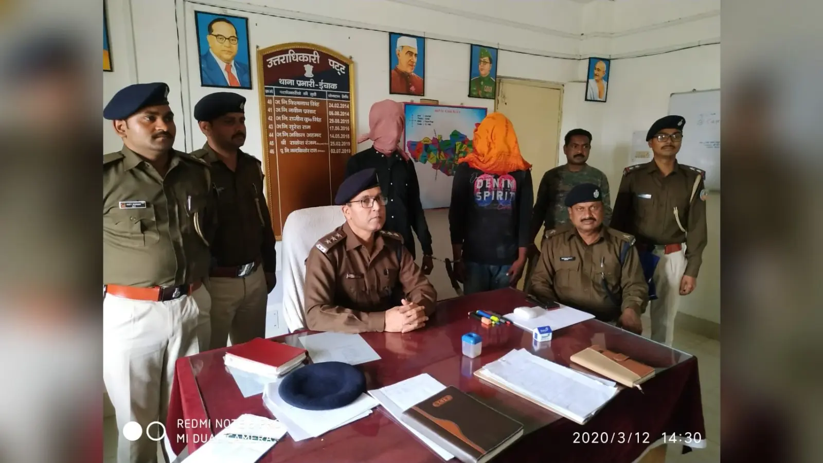 पुलिस छापेमारी में दो चोर गिरफ्तार, 10 चोरी की मोटरसाइकिल बरामद