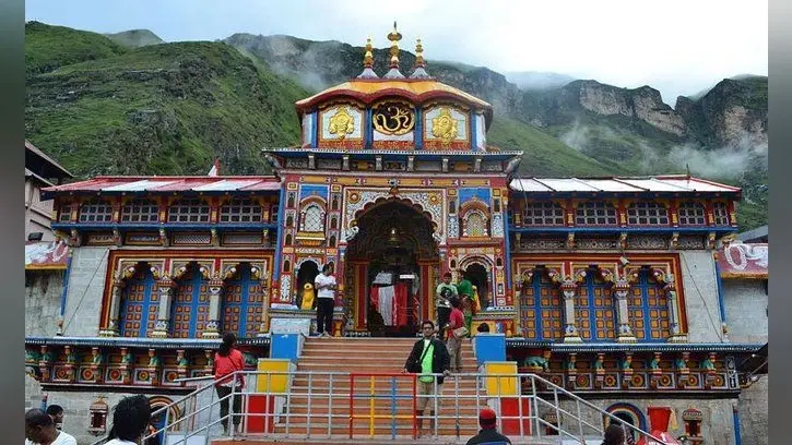 Durga Puja : पटना के न्यू स्टूडेंट क्लब में दिखेगा बद्रीनाथ मंदिर का प्रतिरूप, 50 फीट ऊंचा होगा पंडाल