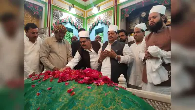 Bareilly : दादा मियां के उर्स में जुटीं सियासी हस्तियां, आईएमसी प्रमुख मौलाना तौकीर रजा की मुलाकात से उठे सवाल