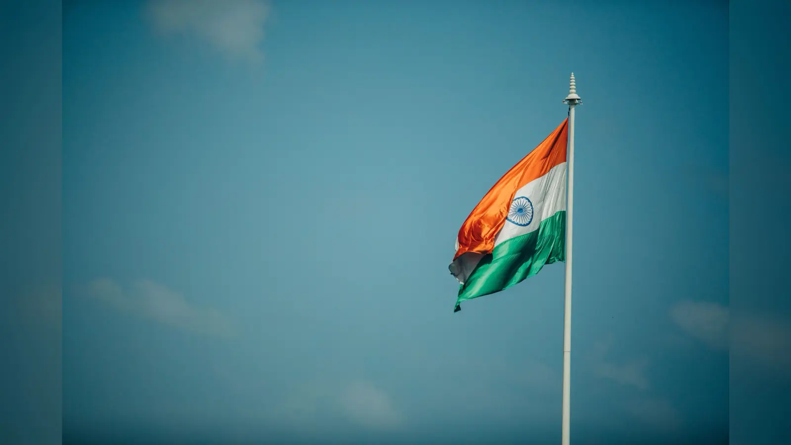 चाकुलिया का एक प्राथमिक विद्यालय जर्जर, पंचायत सचिवालय में पढ़ने को मजबूर हैं बच्चे