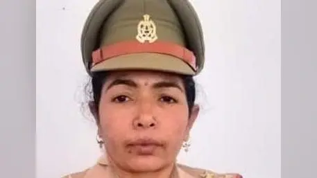 Varanasi News: रिश्वत लेते रंगे हाथों गिरफ्तार घूसखोर महिला दारोगा, जांच के बाद किया बर्खास्त