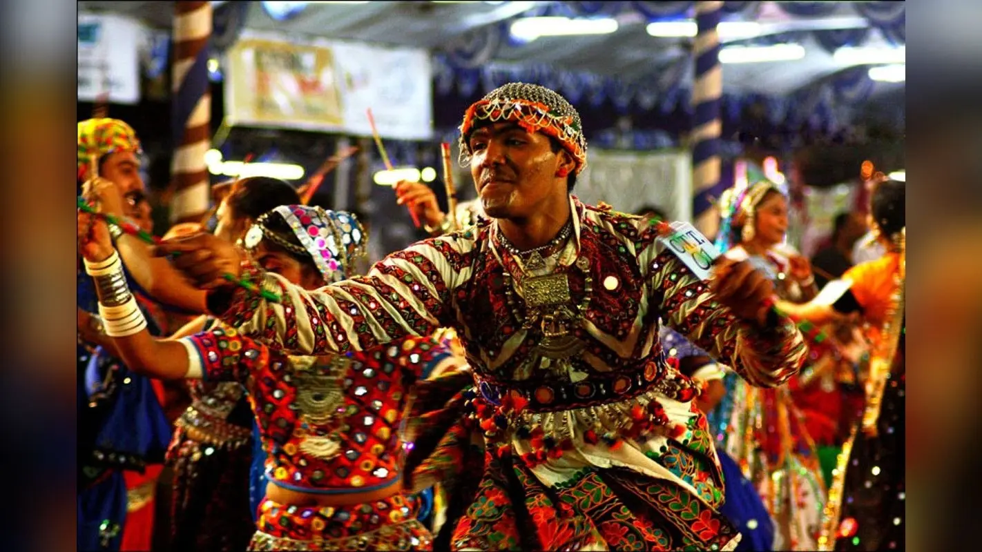 Dandiya Nights Lucknow: नवाबों के शहर लखनऊ में इन जगहों पर होगा डांडिया नाइट्स, जानें लोकेशन और टिकट की कीमत