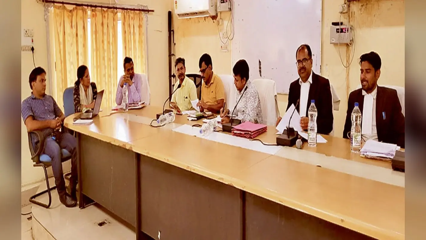 बीपीएल कोटा से नामांकन मामले में आयोग की टीम ने कहा- सिर्फ आपत्ति की होगी जांच
