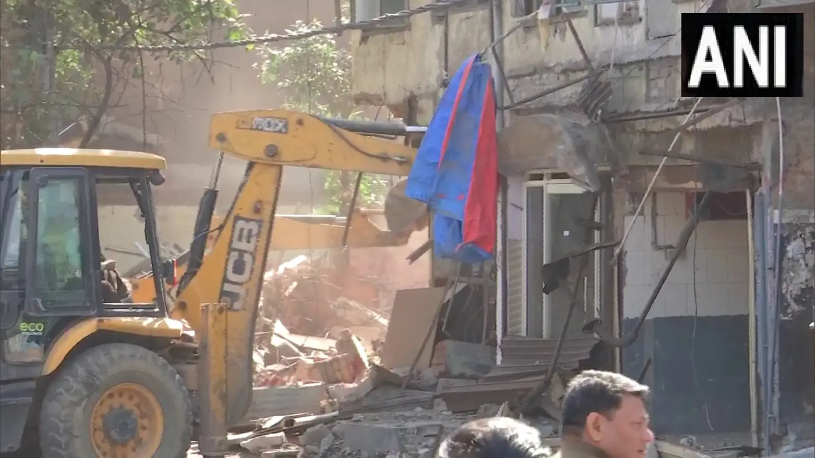 Delhi: महरौली में अतिक्रमण के खिलाफ DDA का अभियान चौथे दिन भी जारी, विरोध में उतरे लोग, पुलिस से भी झड़प