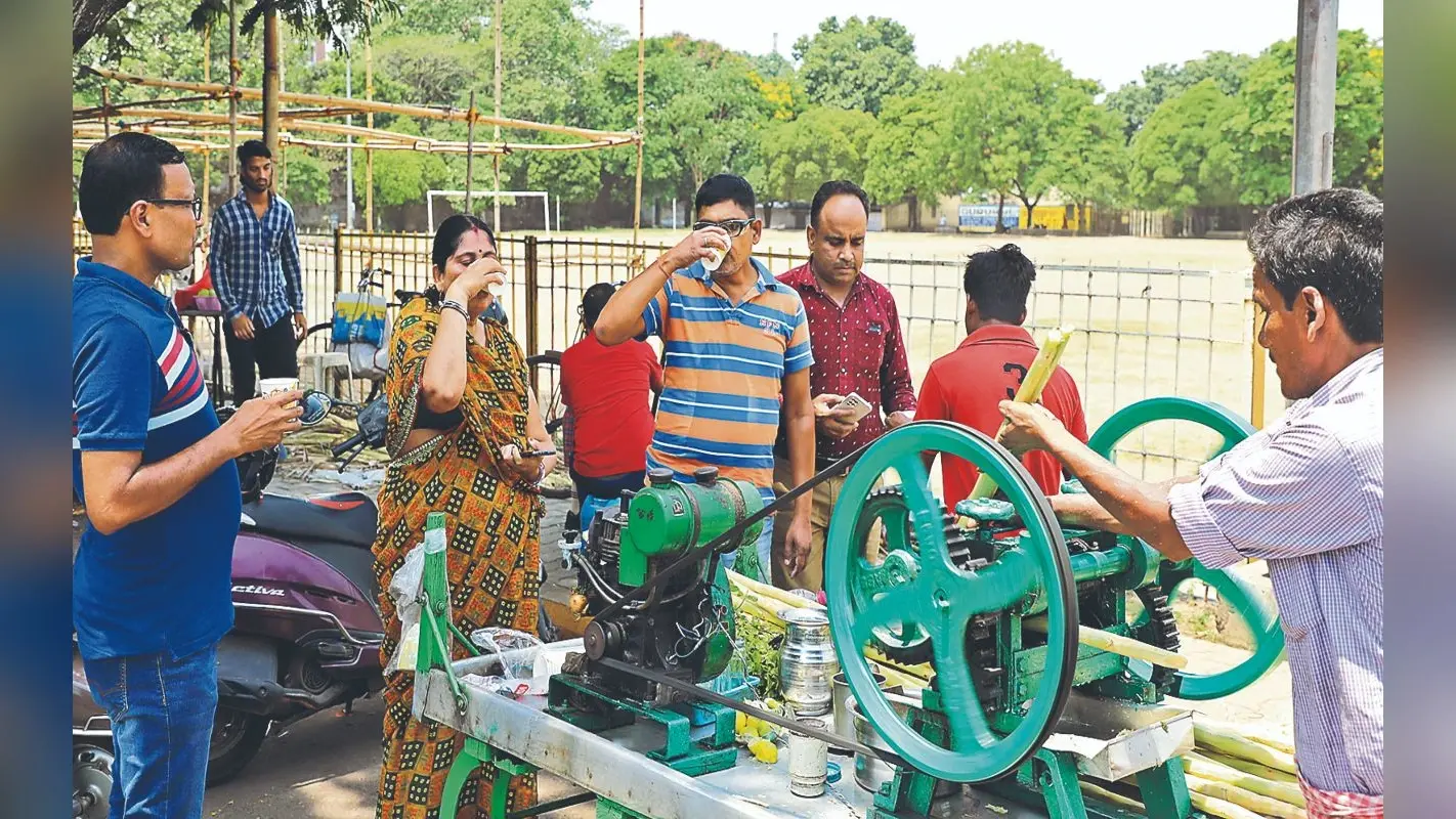 मौसम के साथ बदल जाता है इनका कारोबार, बुझाते हैं लोगों की प्यास