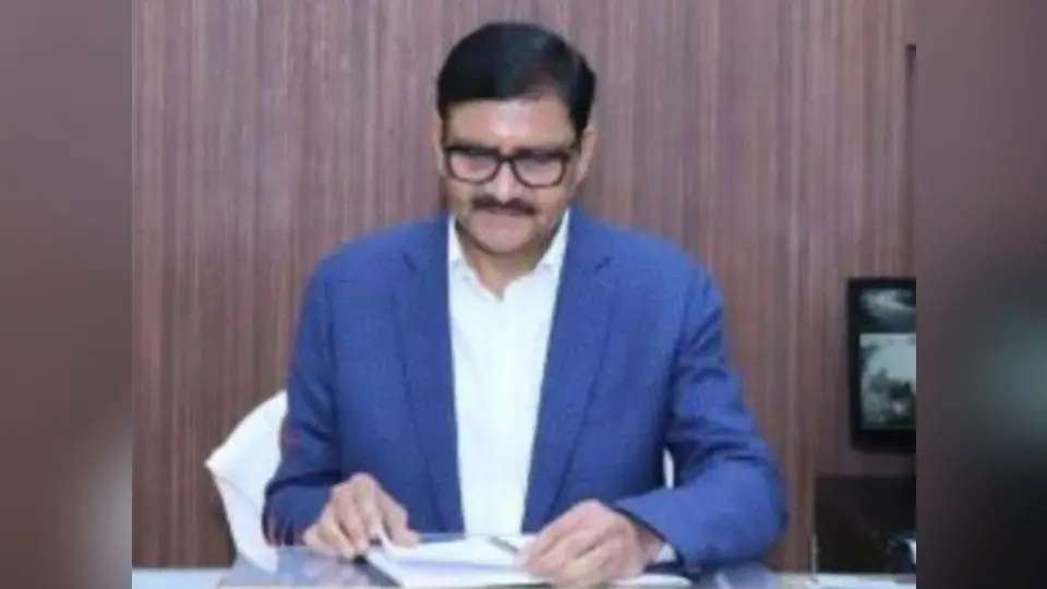 बरेली में डीएम ने चार तहसीलदार बदले, एस के शर्मा बने टैक्स बार के प्रेसिडेंट, देखें पूरी लिस्ट