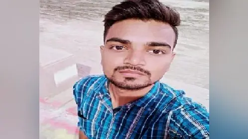 Gorakhpur News: हम कुछ भी ठीक से नहीं कर पाते, लोगों से डर लगता है हमें…और फिर राहुल ने नदी में लगा दी छलांग