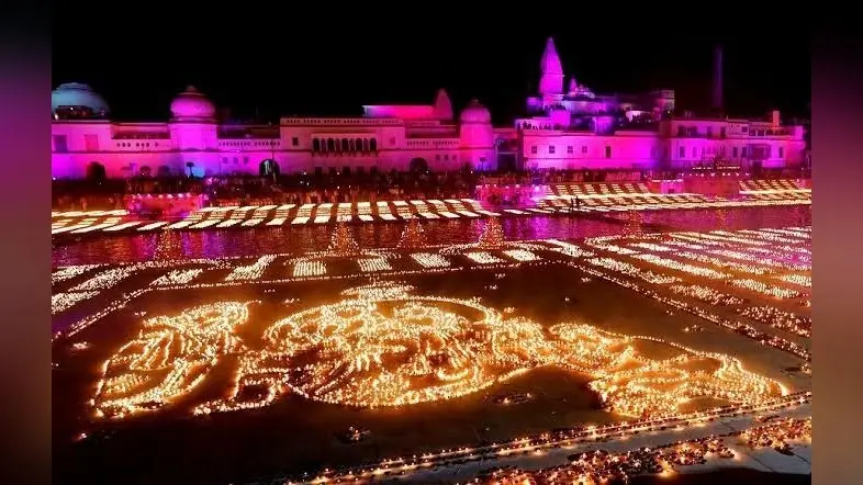 Ayodhya Deepotasav 2021 : लेजर लाइट की रोशनी में 32 टीमों की मेहनत और 36 हजार लीटर तेल से जगमगाए 12 लाख दीप