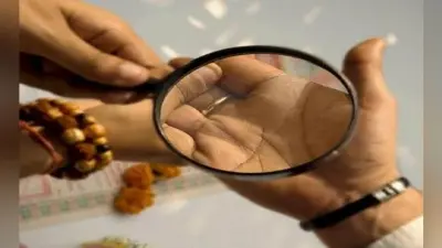 हस्तरेखा शास्त्र : हाथ की रेखाएं बताती हैं आपकी किस्मत में कैसे घर का है संयोग