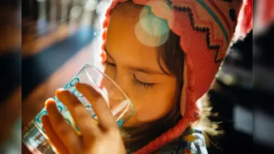 Dehydration के कारण हो सकती है ये 10 गंभीर बीमारियां, बदलते मौसम में सेहत का ऐसे रखें ख्याल, जानें इसके लक्षण और बचाव के उपाय
