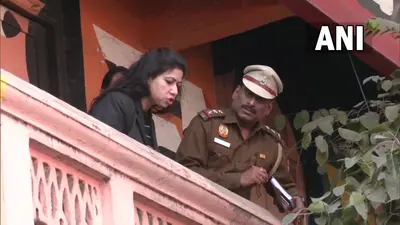 ‘पांचवी कक्षा की छात्रा को टीचर ने खिड़की से फेंका, पहले मारा कैंची से’, दिल्ली में दिल दहलाने वाली घटना
