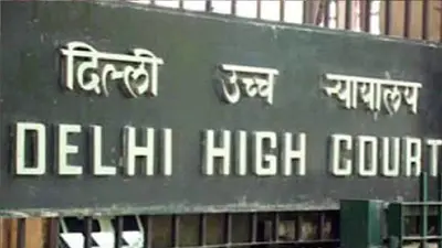 बोर्ड की परीक्षा देने वाले विद्यार्थियों के टीकाकरण के लिए याचिका दायर, केंद्र से दिल्ली सरकार से जवाब तलब