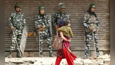 Delhi Violence: हिंसा के दो सप्ताह बाद, पटरी पर लौट रही है लोगों की जिंदगी