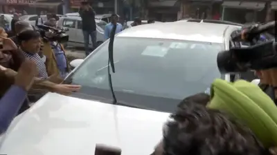 दिल्ली की बेटी के साथ दरिंगदी से आक्रोशित हुए लोग, भीड़ ने घेरा थाना, डिप्टी स्पीकर की गाड़ी को तोड़ा