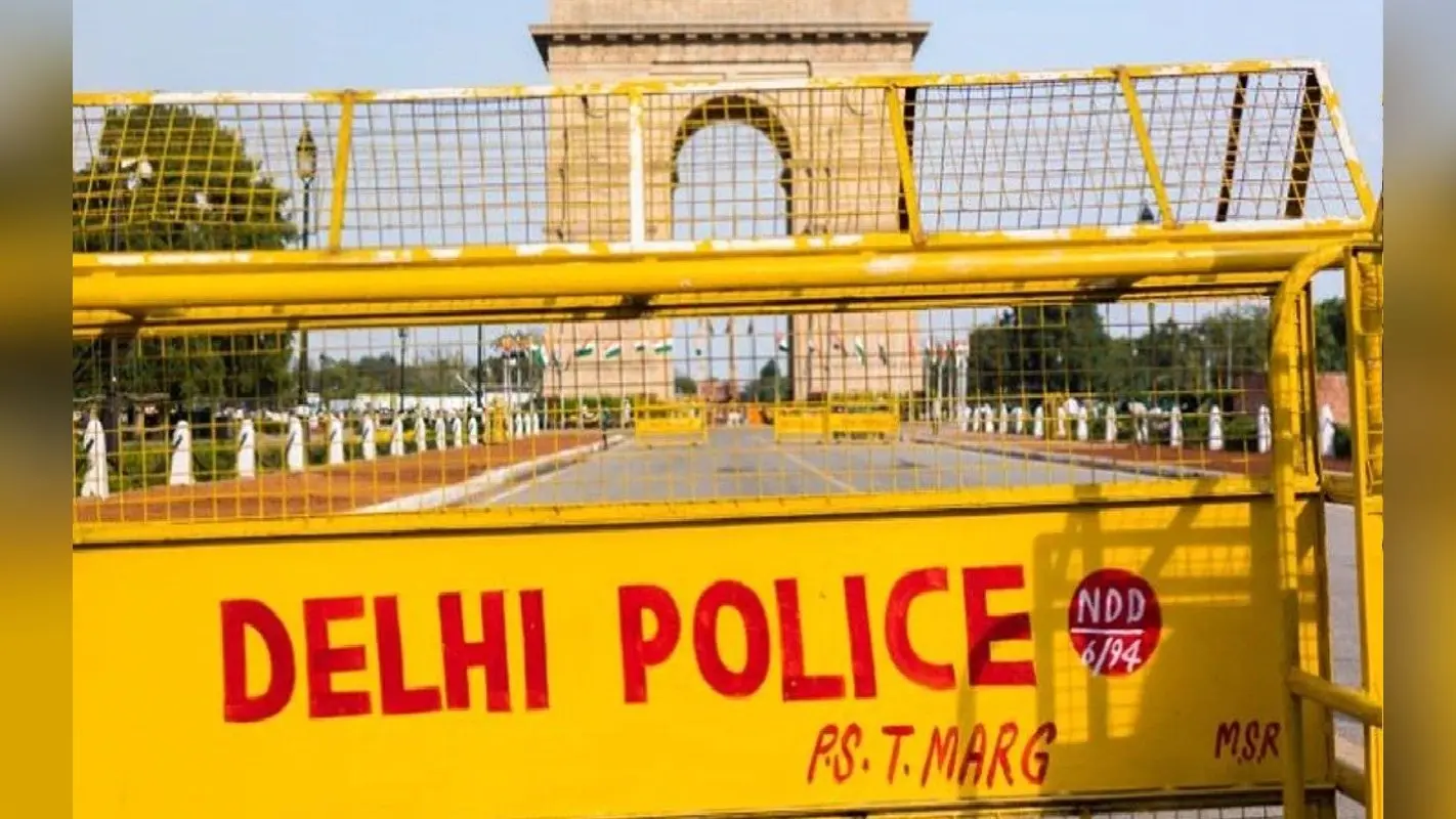 दिल्ली में फिर लूट, क्राइम कैपिटल बनती जा रही देश की राजधानी! अपराधियों के पीछे भाग रही Delhi Police