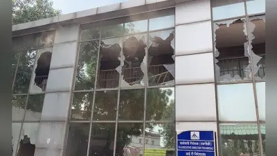 दिल्ली में सफदरजंग एयरपोर्ट पर आईटी बिल्डिंग में लगी आग, किसी के हताहत होने की खबर नहीं