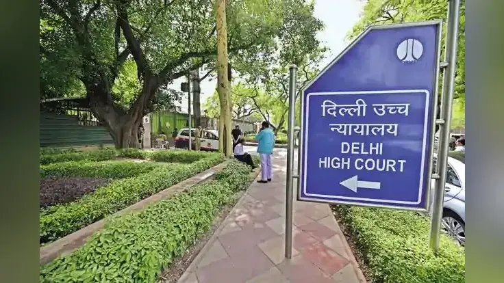 अगर वैक्सीन की दूसरी डोज लगवा नहीं सकते थे तो इतने तामझाम से क्यों खोले वैक्सीन सेंटर, दिल्ली सरकार को हाईकोर्ट की फटकार