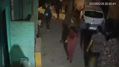 दिल्ली में नाबालिग की बेरहमी से हत्या, आरोपी ने चाकू से किये 40 वार, फिर पत्थर से कुचला