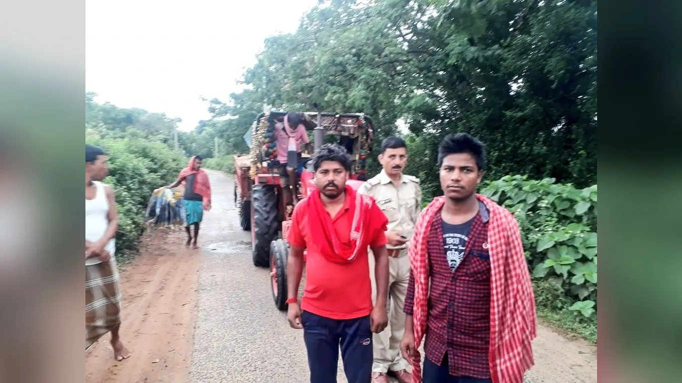 देवघर में बालू घाटों पर अवैध वसूली करते दो गिरफ्तार, सात वाहन जब्त