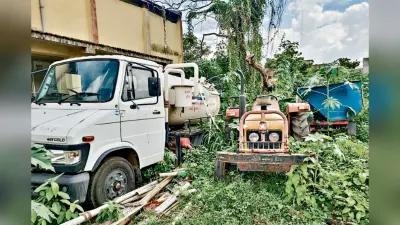 देवघर : मरम्मत के अभाव में जंग खा रहीं मशीनें, खराब हो रहे उपकरण
