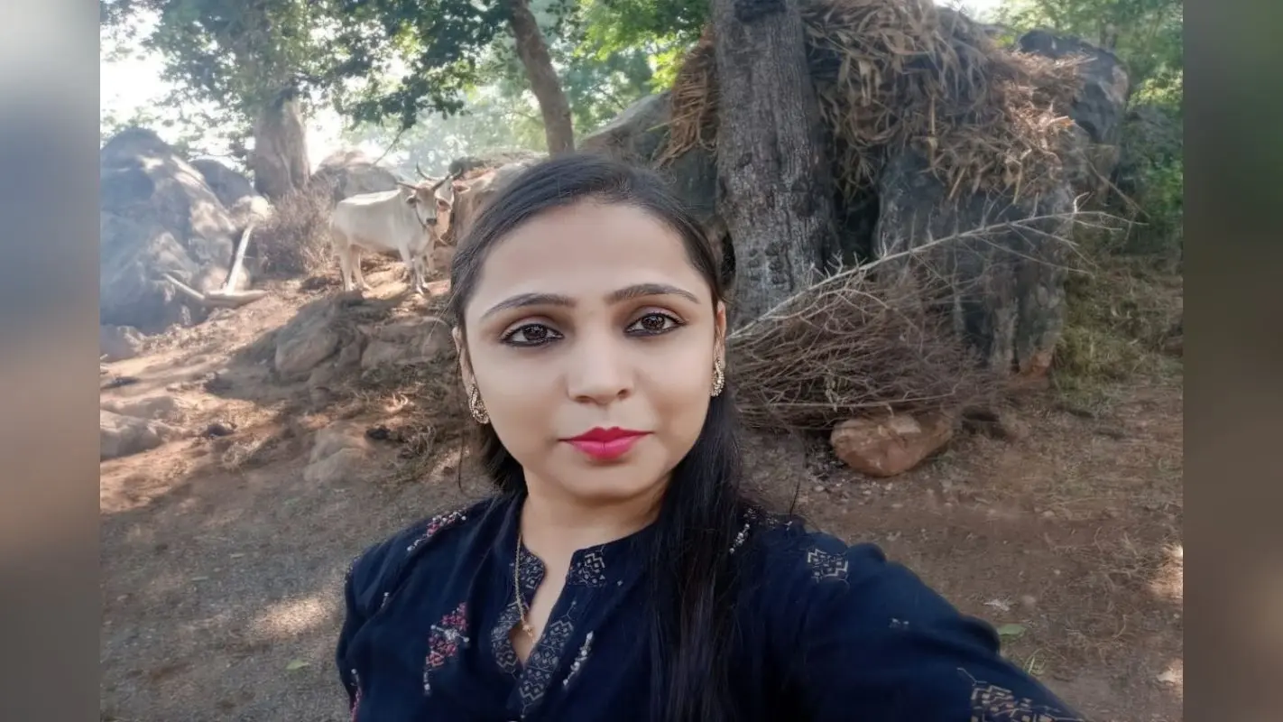 बच्चियों और महिलाओं के जीवन में बड़ा बदलाव ला रही हैं देवघर की कृतिका, जानें कैसे करती हैं काम