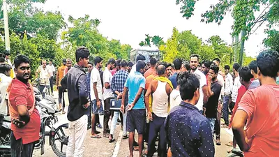 यूपी के देवरिया में ट्रेन की चपेट में आकर मां-बेटी की मौत, इंजन में फंसा शव, दो बच्चियां बाल-बाल बचीं
