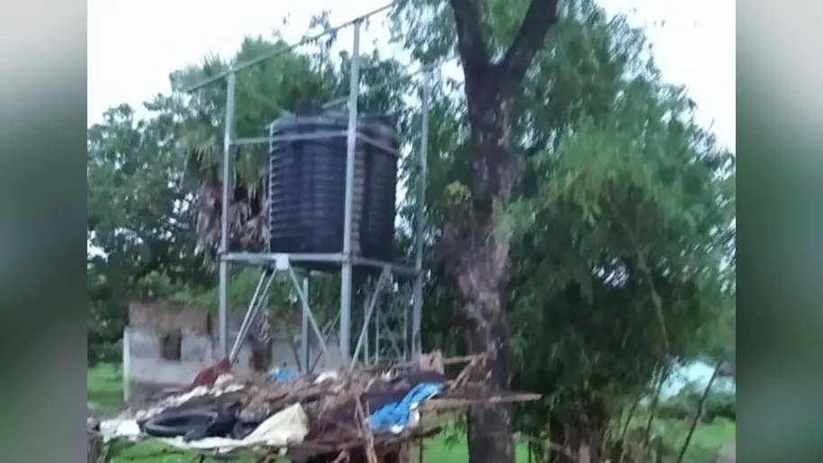 लोहरदगा : नल जल योजना में गड़बड़ी, एक लाख 87 हजार का जलमीनार बना साढ़े तीन लाख में