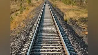 Indian Railways News: अयोध्या में रामभक्तों की भीड़ देख आस्था स्पेशल ट्रेनें स्थगित